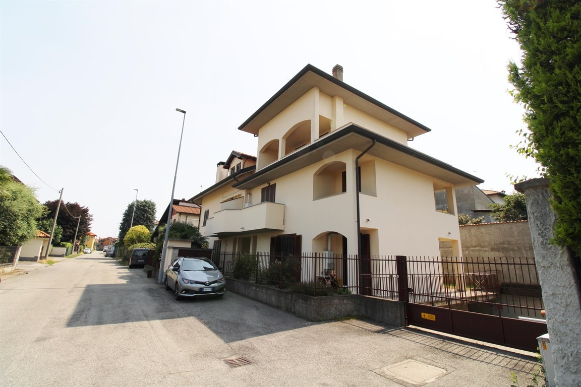 Due locali in mansarda con box doppio