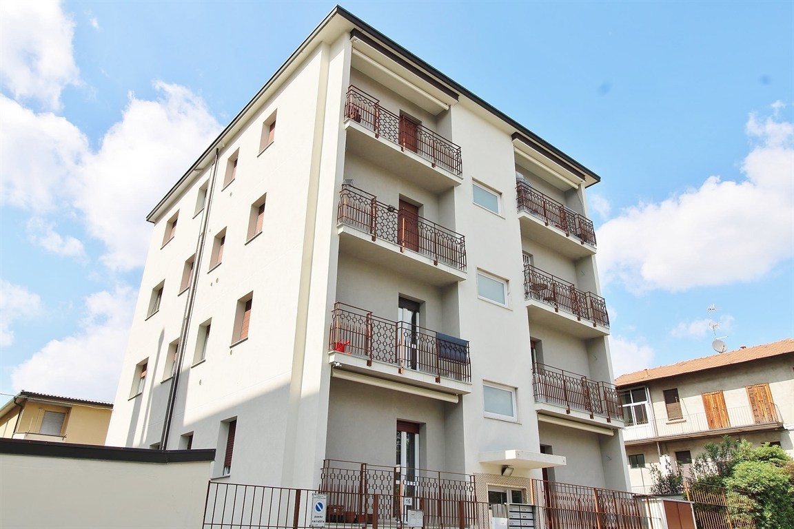 Bilocale spazioso con cucina separata e balcone